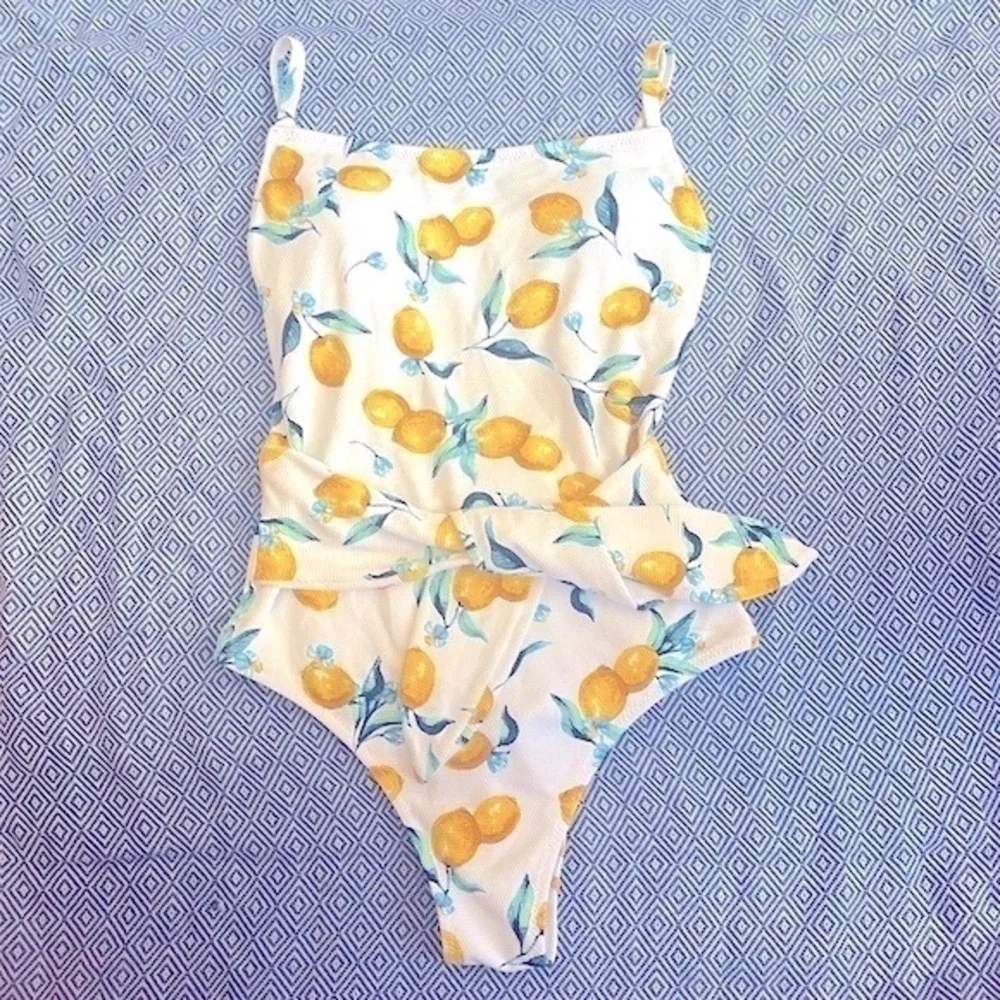 Brand New Jessica Simpson Lemons Printed Tie-Waist One-Piece Swimsuit Bra Cups
